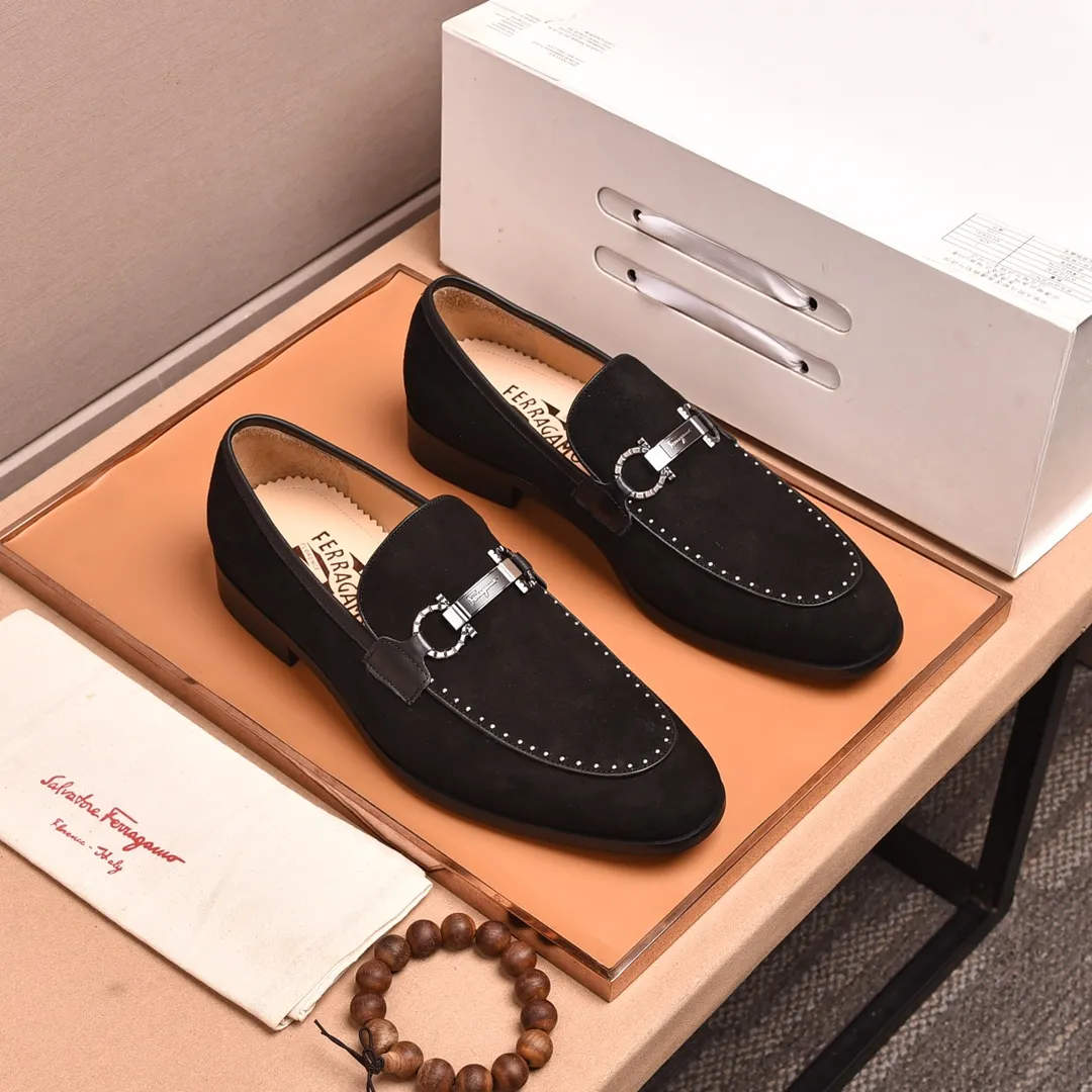 Men's shoes 💰540📛📛(water-dyed cowhide) Salvatore Ferragamo high-end (Salvatore Ferragamo) is the world's top luxury footwear brand. It comes from the fashion kingdom of Italy and is famous all over the world for its traditional handmade design and novel styles...🚶🏻🚶🏻New suit shoes are available simultaneously at the counter. This model is purely handmade. The fabric is imported from Italy's original first-layer cowhide. Soft water-dyed cowhide lining. Original authentic outsole🌀🌀Size: 38➖45